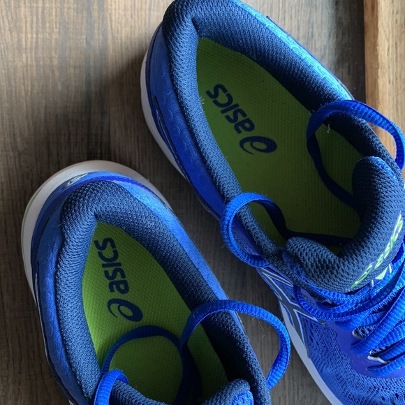 Like new ASICS. - Picture 4 of 7